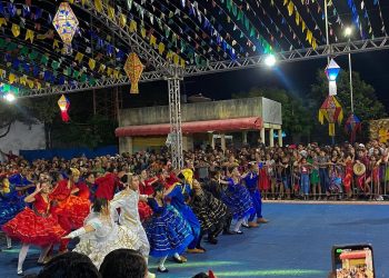 Com cor e alegria, as quadrilhas juninas mantêm viva a tradição local (foto: divulgação)