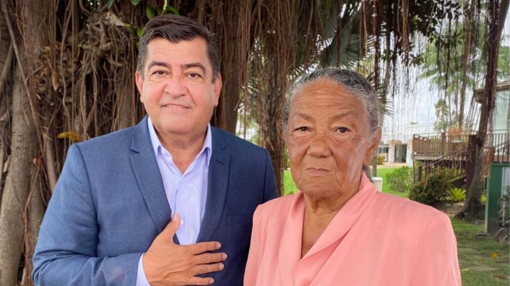 Sidney Pereira e Pureza Lopes Loyola.